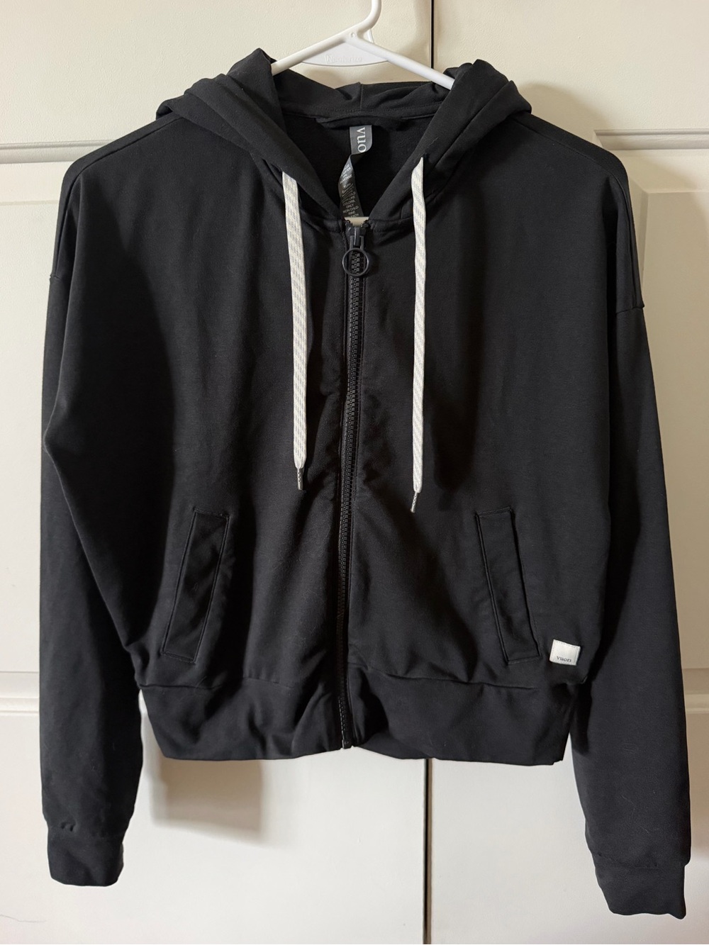 Vuori Full Zip Cropped Hoodie
